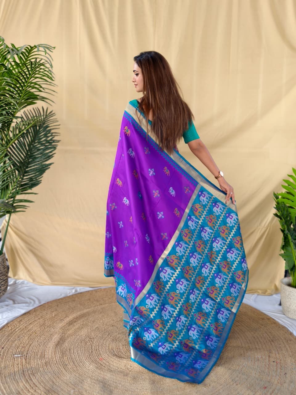 Elegant Soft Silk Saree with Elephant Butti & Contrast Pallu DS001-5