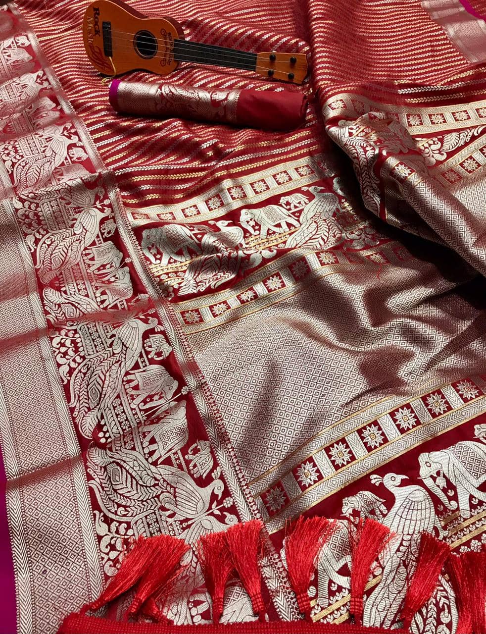 Classy red prime Kanjivaram silk saree dvz0002013