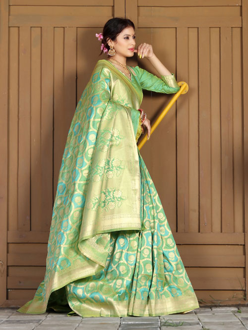 Exclusive Soft silk weaving saree in Green dvz0001178