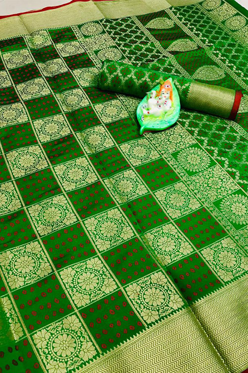Green Banarasi Handloom Weaving Patola Silk Saree With Rich Contrast Pallu dvz0001004