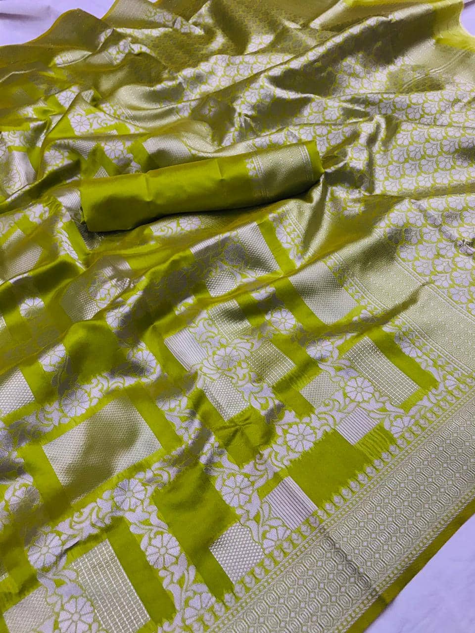 Green Lichi Silk Silver checks woven saree dvz0002185