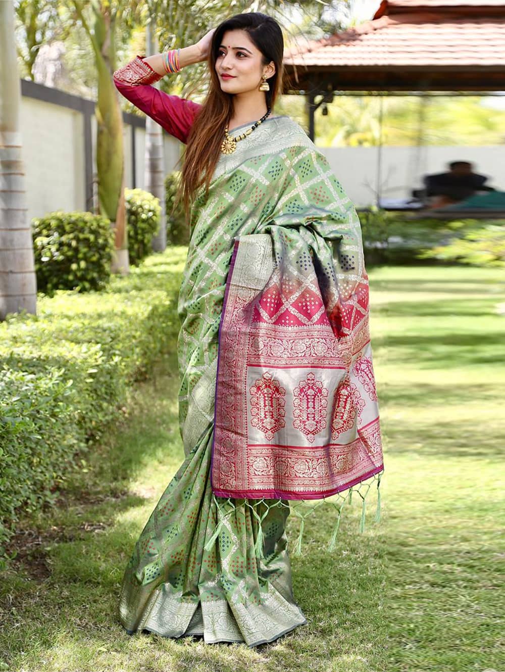 Heavy Silk Sarees – RawaazFashion