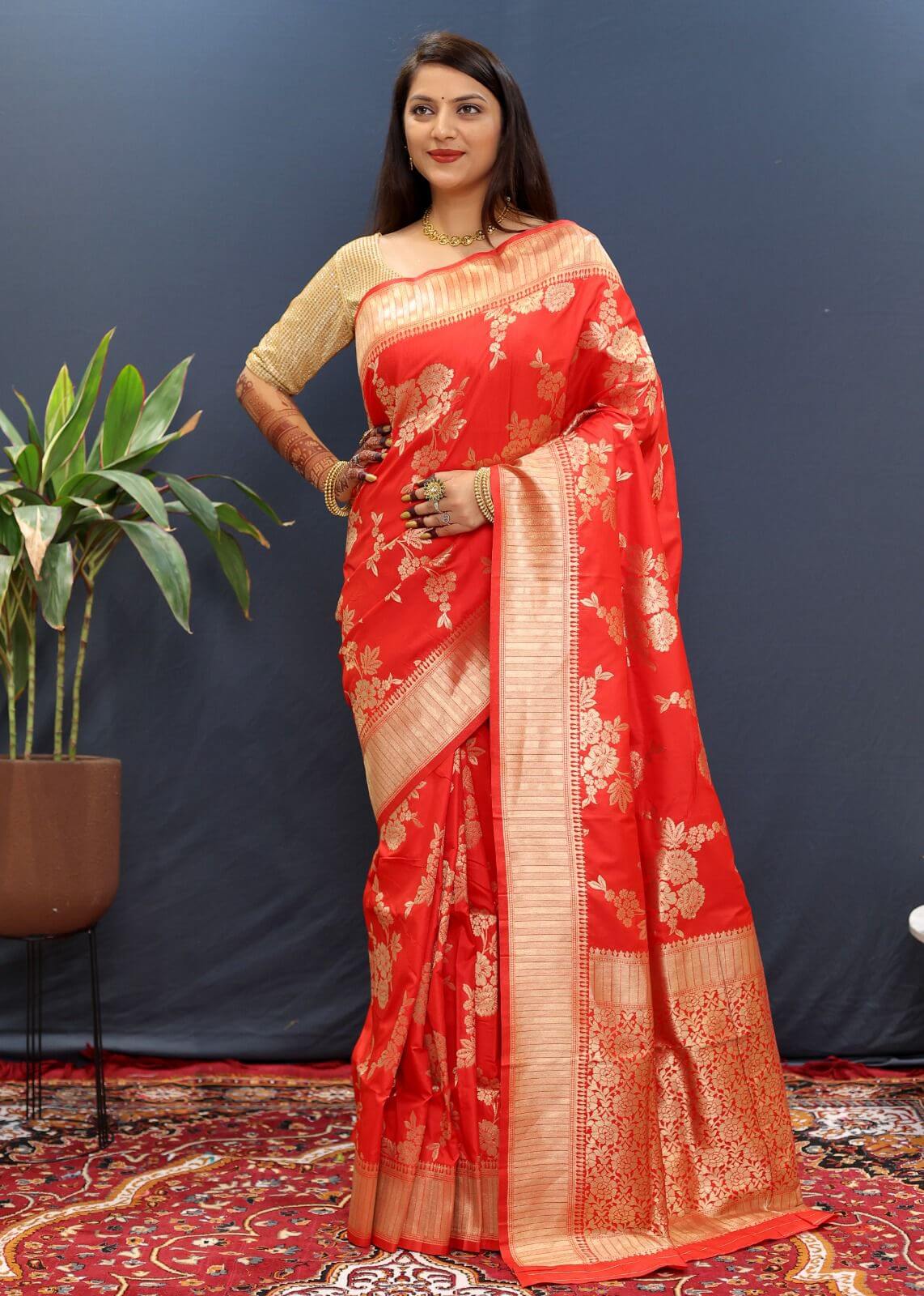 Red Woven Design Zari Silk Blend Banarasi Saree DVZ0003986