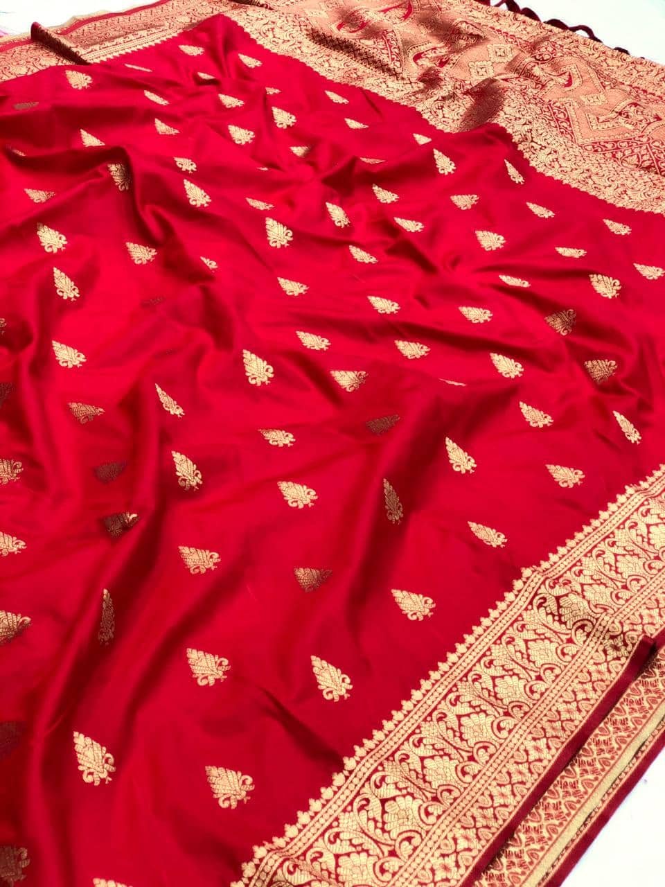 Red soft silk valentine day Special saree dvz0001769