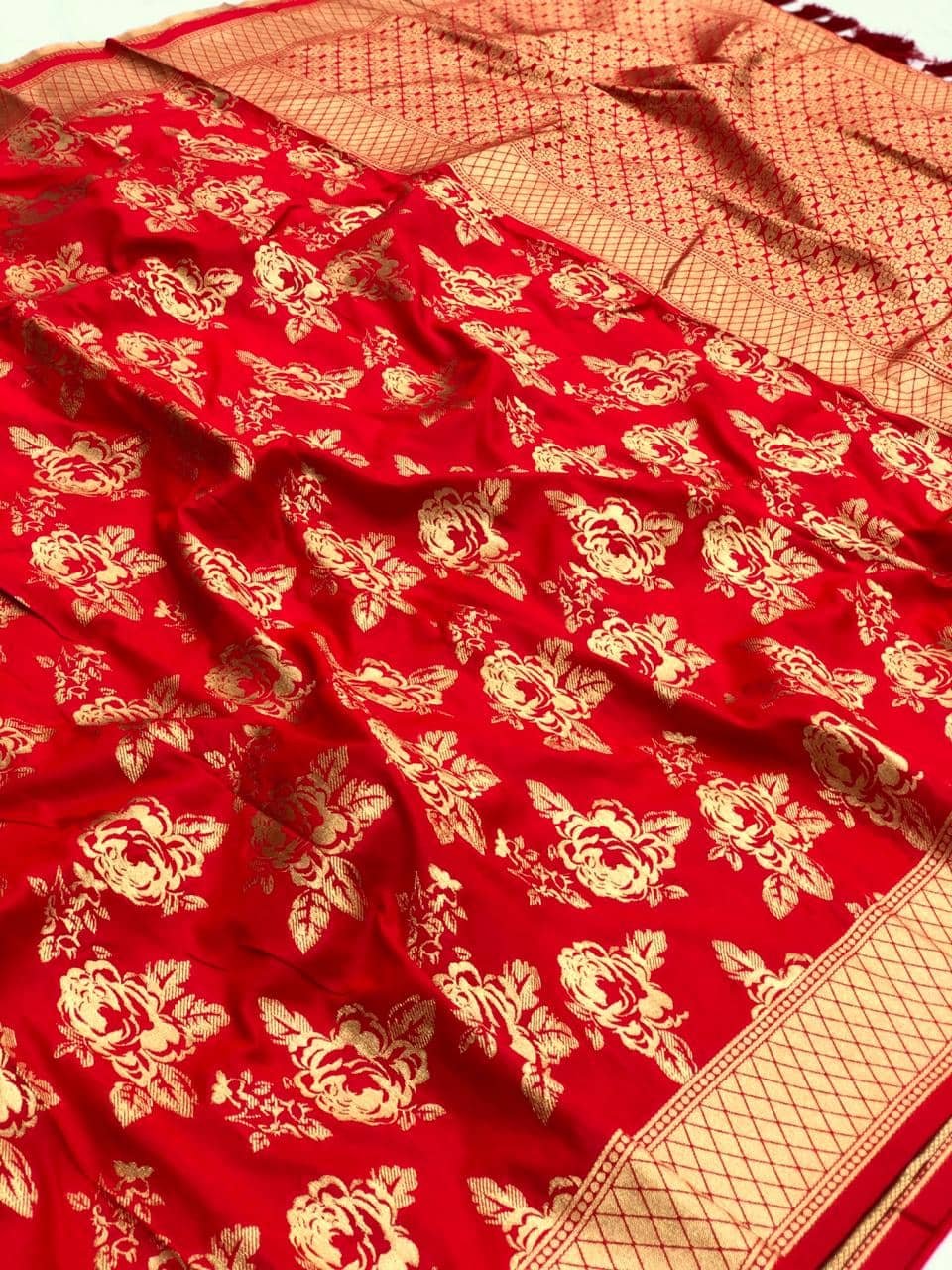 Red soft silk valentine day Special saree dvz0001771