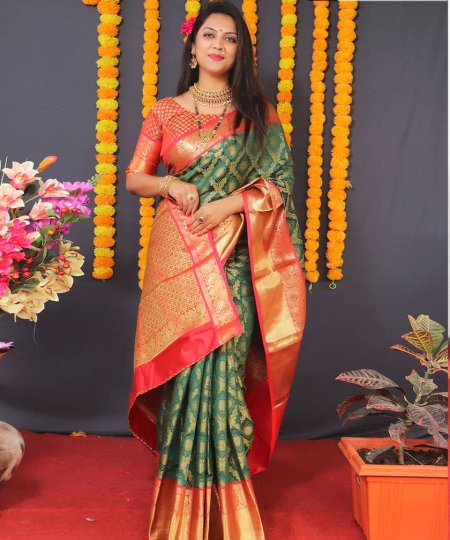 Stunning green Kanchipuram Silk Traditional Saree dvz0003526