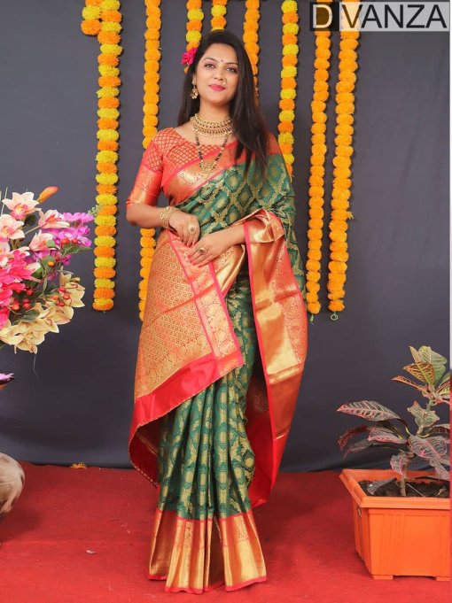 Stunning green Kanchipuram Silk Traditional Saree dvz0003526