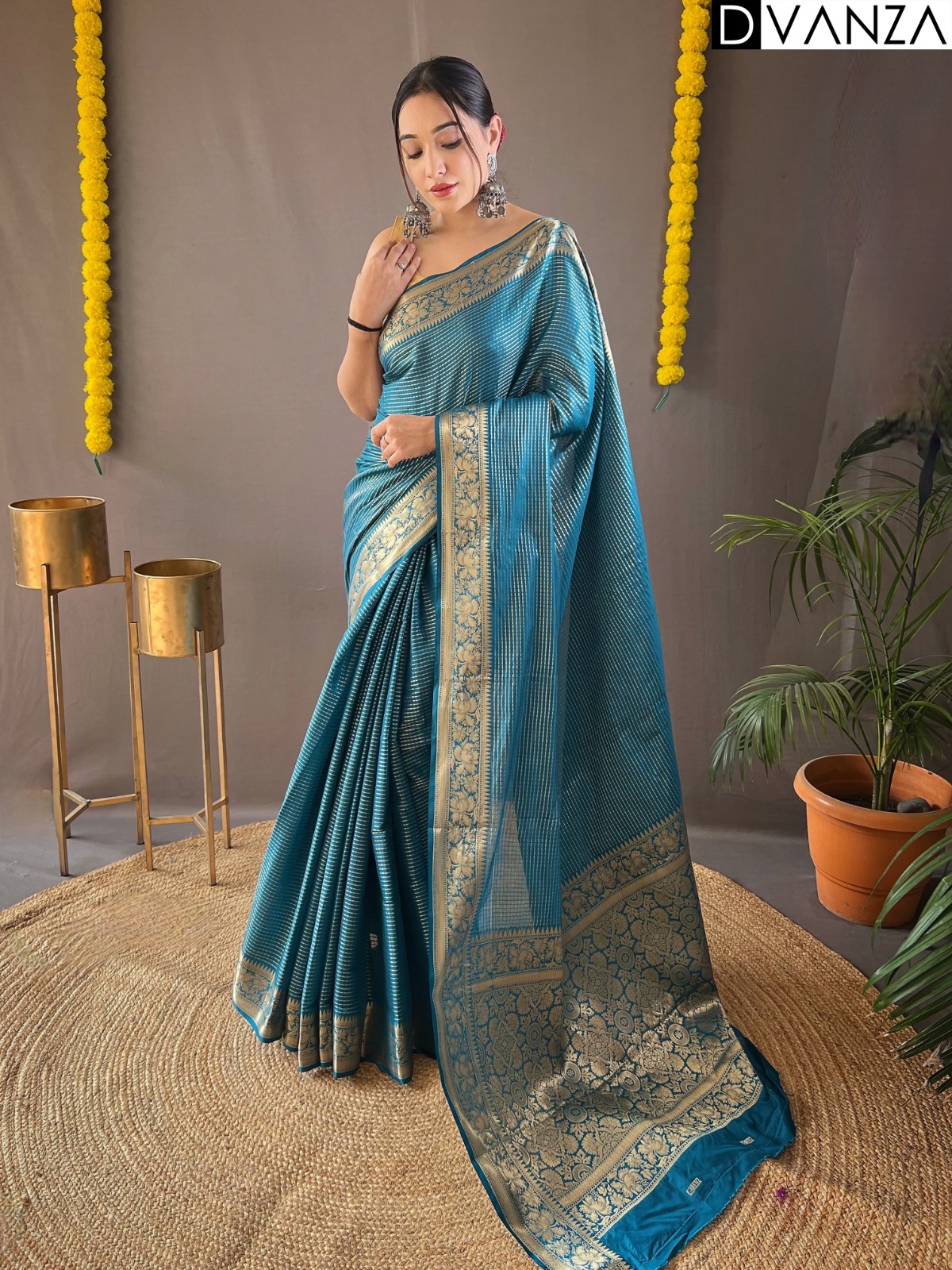 Unique Blue color woven Silk Saree dvz0003994