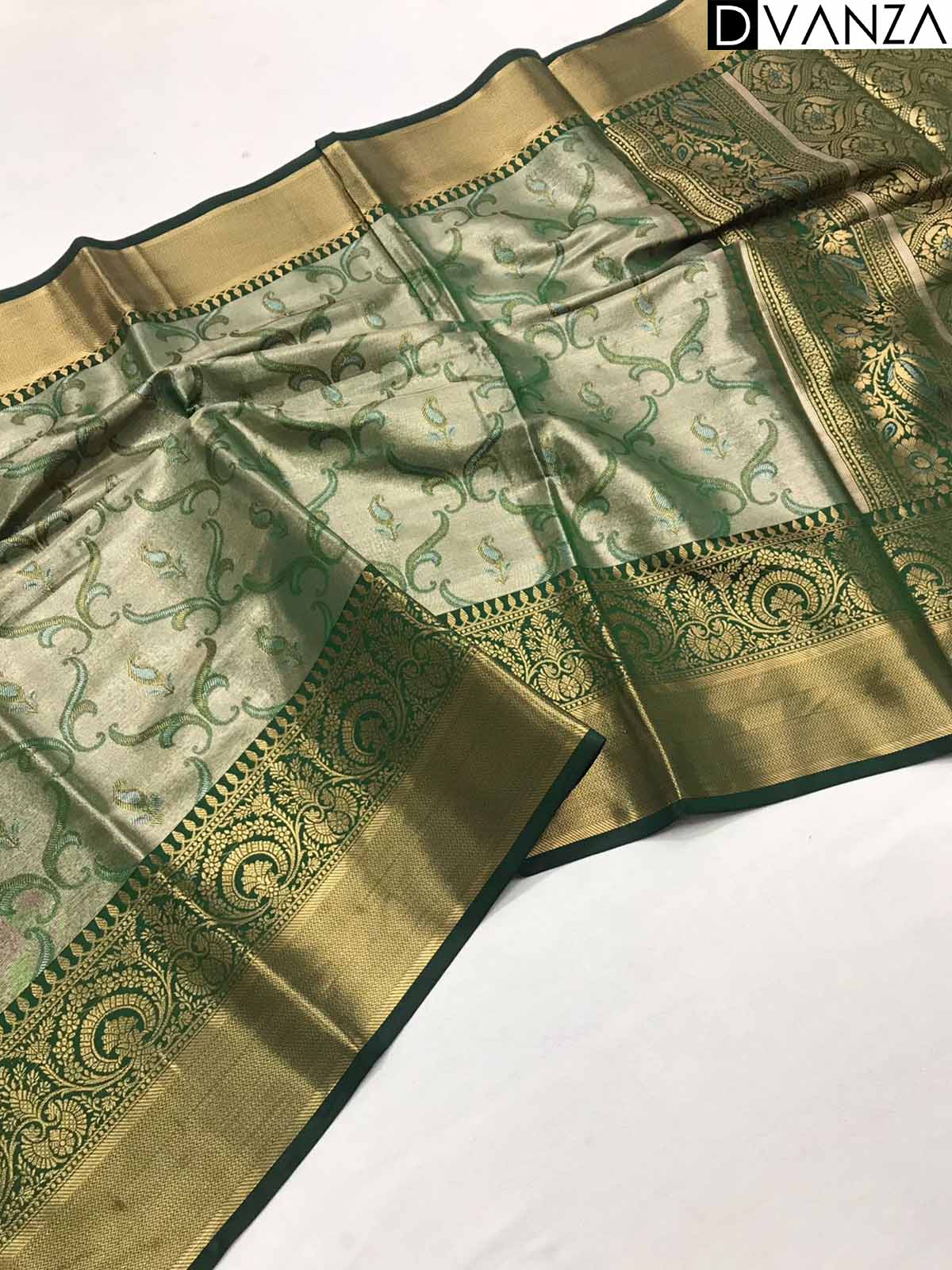 Kanchipuram Silk Sarees with Intricate Zari Weaving and Rich Pallu, Exclusively on Dvanza.com - dvz0003887