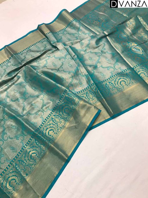 Kanchipuram Silk Sarees with Intricate Zari Weaving and Rich Pallu, Exclusively on Dvanza.com - dvz0003887