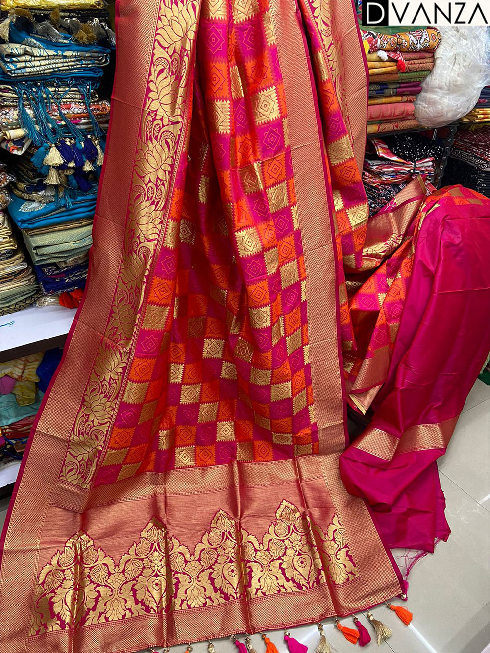 Buy Femiro Fab Women Pink Woven Cotton Silk, Pure Silk Banarasi Saree  Online at Best Prices in India - JioMart.