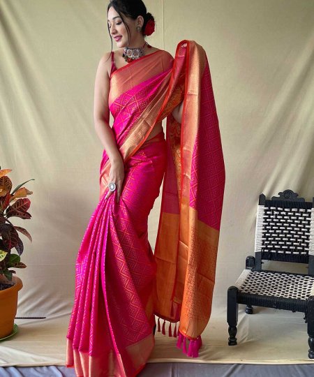 Weaving Silk Sarees with Gold Zari Border - Explore dvanza.com! - dvz0003883