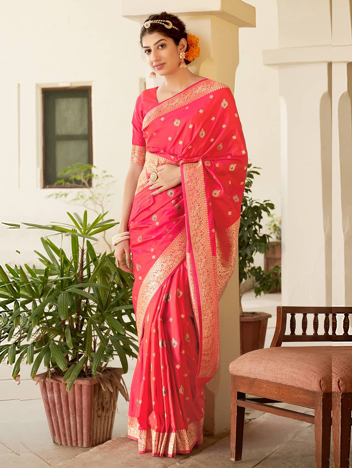 women's South Indian Woven saree in pink dvz0002990