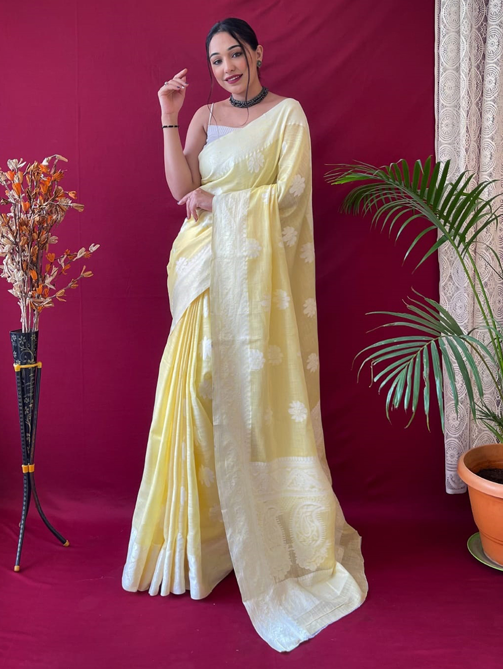 Yellow Linen Lucknowi based Weaving on border and pallu - dvz0003312